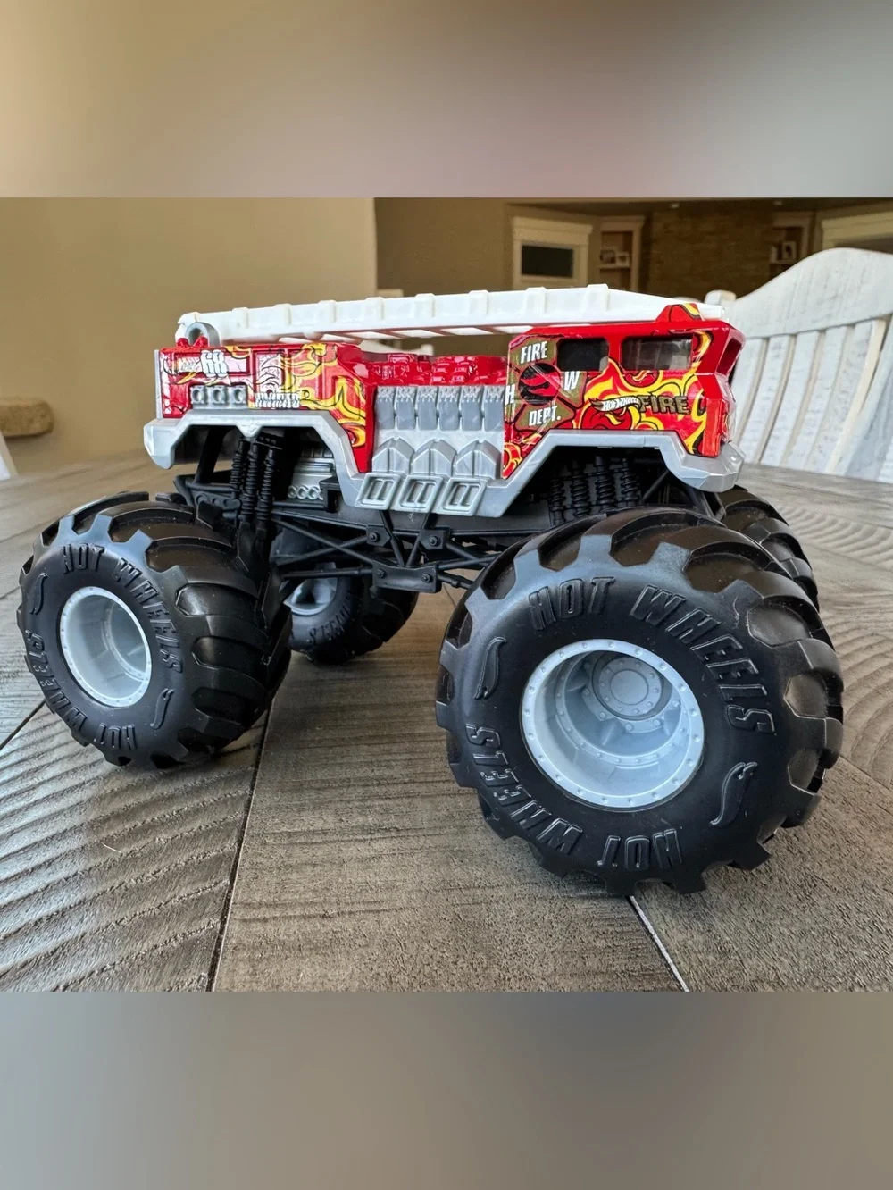 Hot Wheels Monster Truck - 5 Alarm Fire Truck